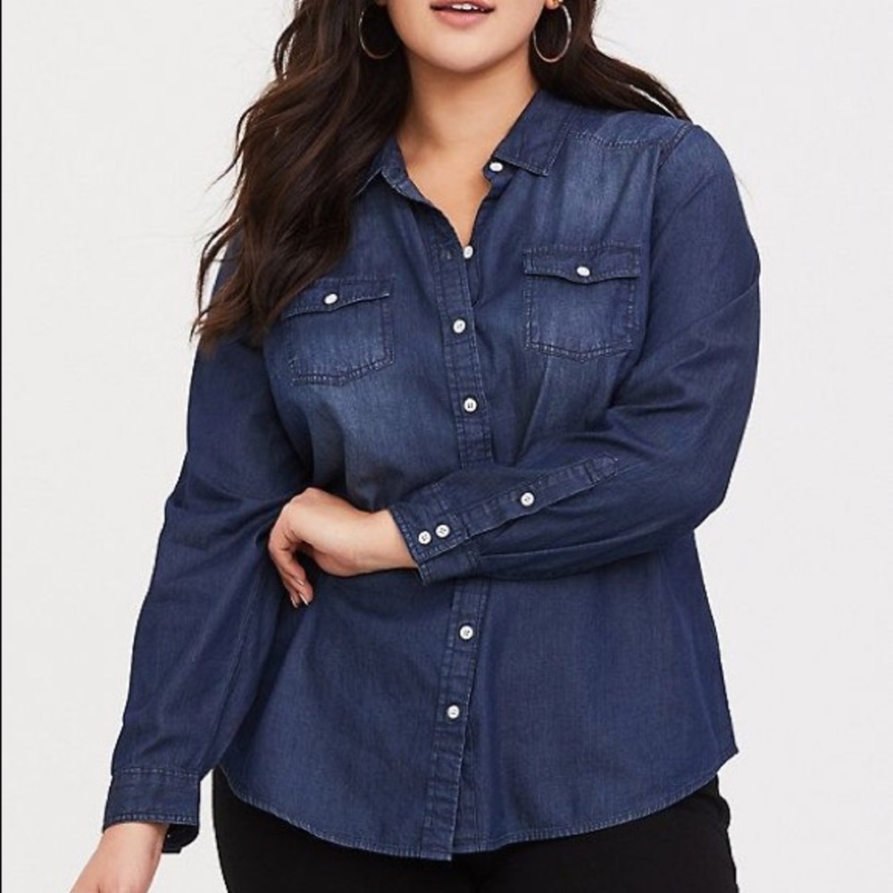 NWOT TORRID Size 3 Dark Wash Denim Buttonup Shirt